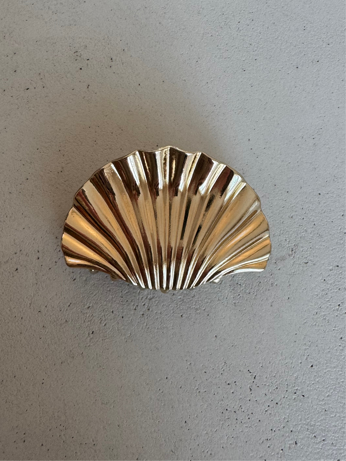 Mini shell claw clip